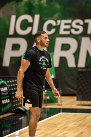 Anthony Desjardins s'entraine au Handball à l'USAM Nîmes